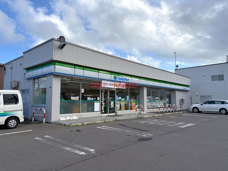 コンビニ　ファミリーマート函館大手町電停前店（コンビニ）まで513m