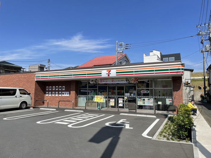 コンビニ　セブンイレブン（コンビニ）まで456m