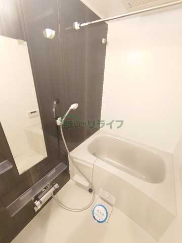 バス・シャワールーム　別部屋の画像でございます。