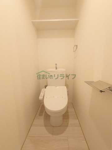 トイレ　別部屋の画像でございます。
