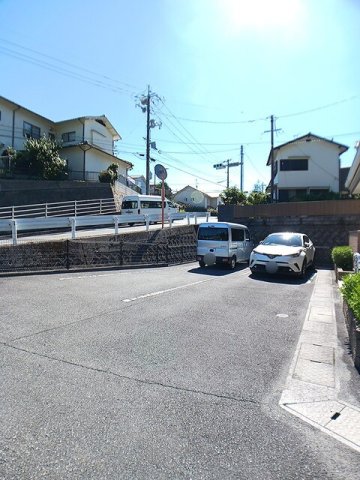 駐車場　駐車場があるので、車を買う予定の方も安心です
