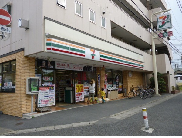 コンビニ　セブンイレブン市川本塩店（コンビニ）まで110m