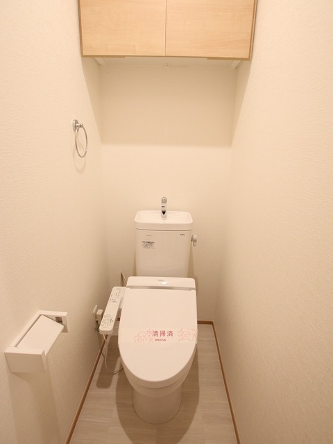 トイレ　温水洗浄便座です。寒い冬でも暖かく使用することが出来ます。