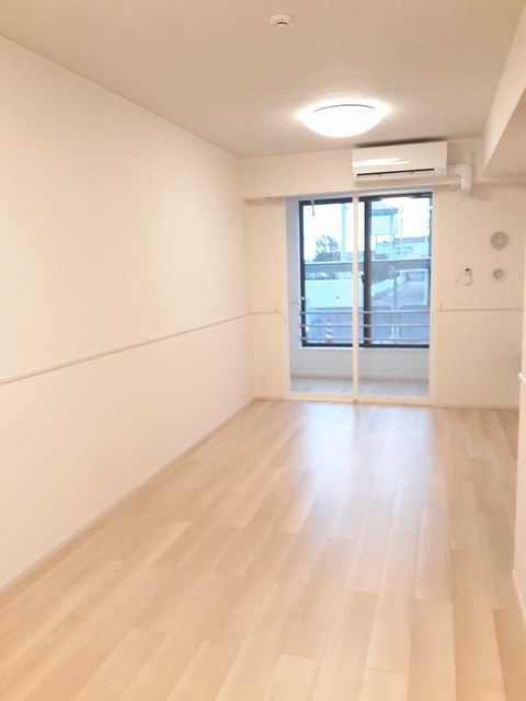 居室・リビング　こちらの物件はMODE不動産なら割引対象の１部屋です。