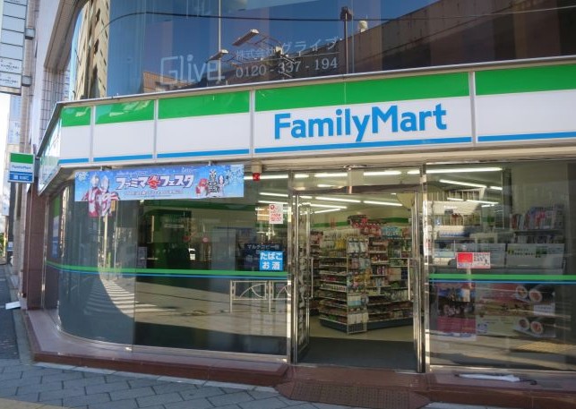 コンビニ　ファミリーマート 神田岩本町一丁目店（コンビニ）まで107m