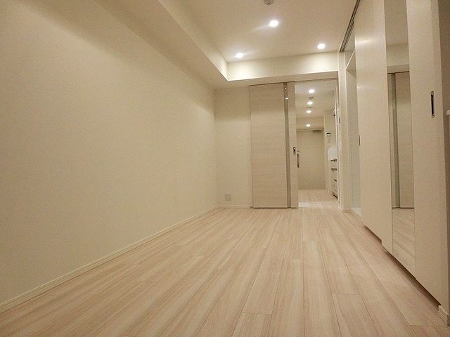 東京メトロ丸ノ内線 新宿御苑前駅 徒歩7分 15階建 築13年の居間写真