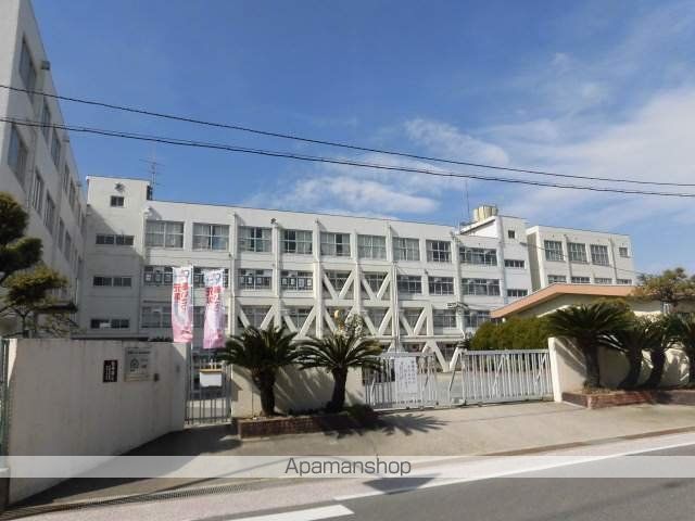 中学校　高槻市立城南中学校（中学校）まで300m