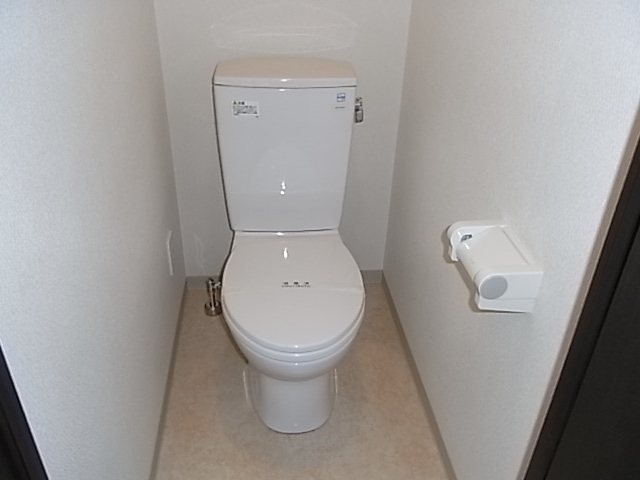 東京メトロ日比谷線 東銀座駅 徒歩3分 12階建 築22年のトイレ写真