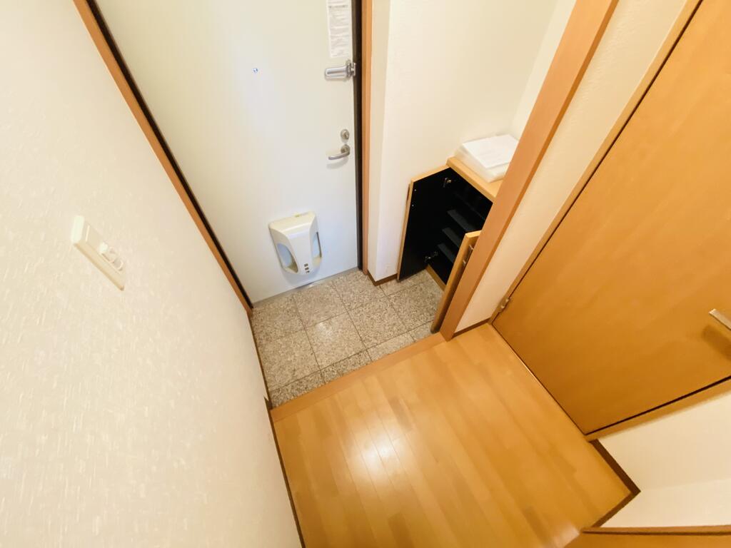 ＪＲ中央線 日野駅 徒歩9分 3階建 築17年の玄関写真