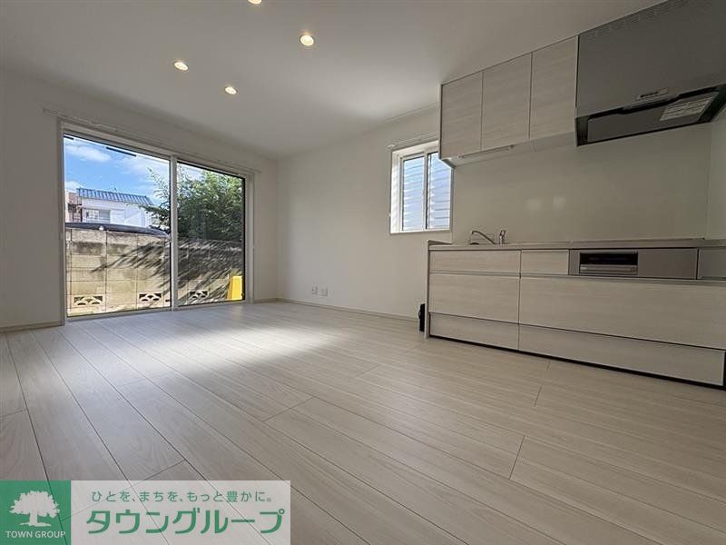 北区志茂4丁目戸建の居間写真