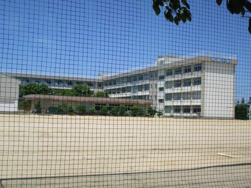 中学校　新潟市立小新中学校（中学校）まで1535m