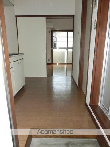 ＪＲ中央線 三鷹駅 徒歩11分 2階建 築38年の玄関写真