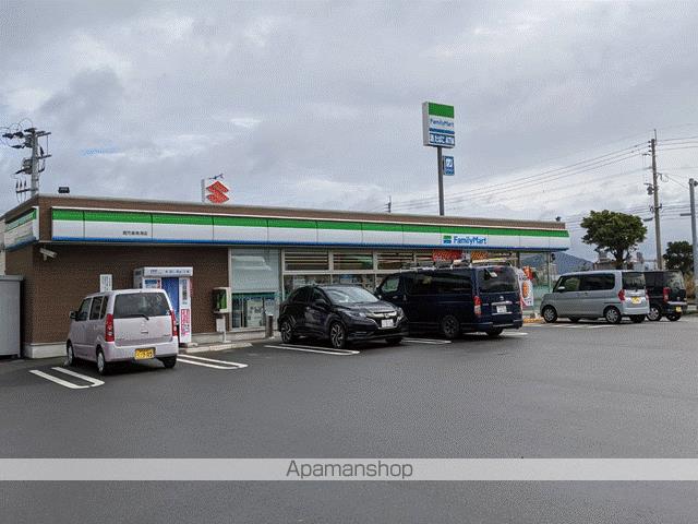 コンビニ　ファミリーマート（コンビニ）まで957m