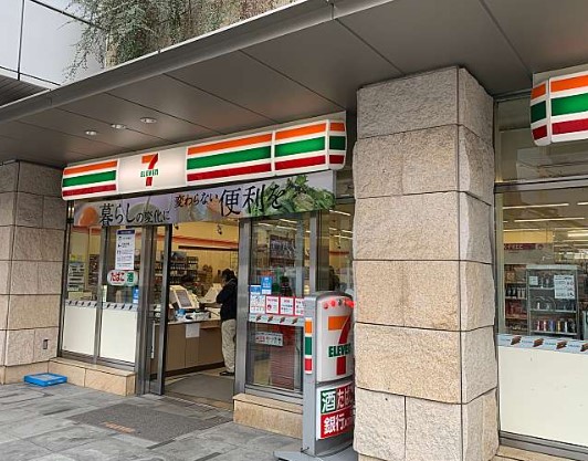 コンビニ　セブンイレブン神谷町オランダヒルズ店（コンビニ）まで110m