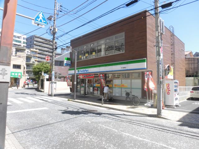 コンビニ　ファミリーマート（コンビニ）まで150m