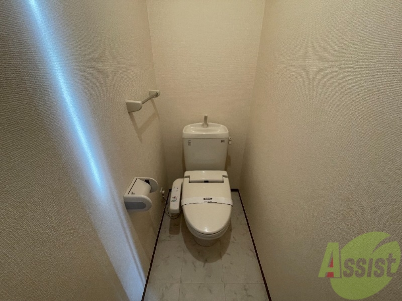 トイレ　こちらはトイレになります。ウォシュレット機能付き。
