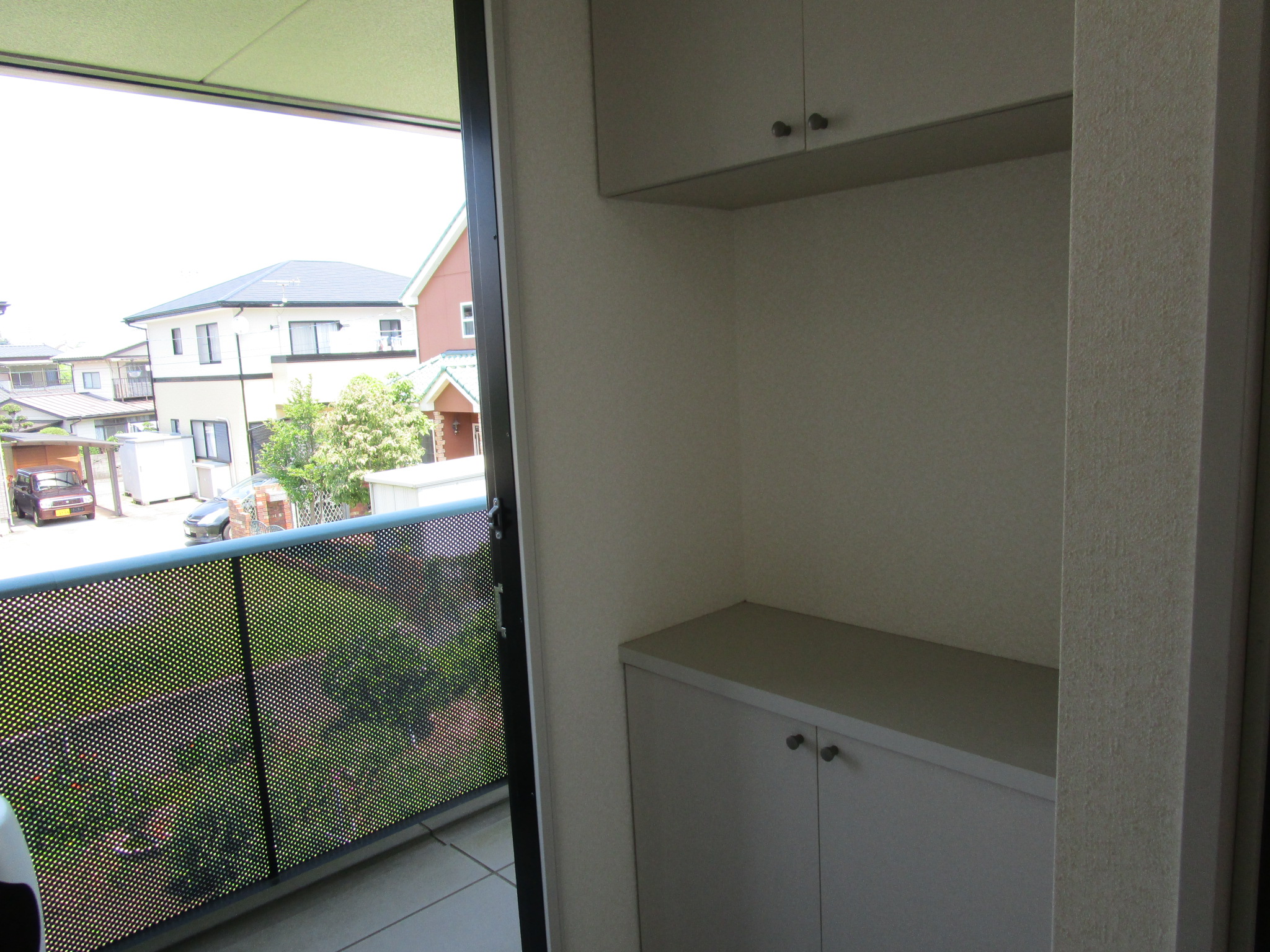 玄関　上下に入るシューズボックス！