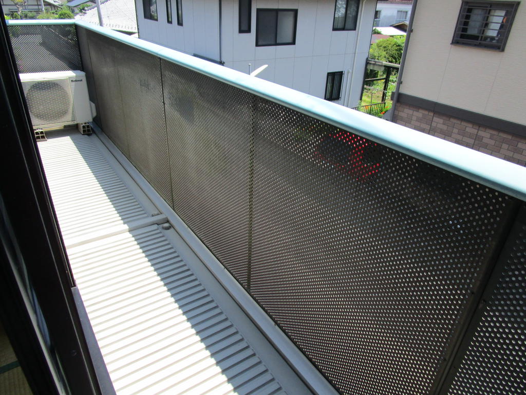 バルコニー　とっても広いバルコニーはたっぷり干せて嬉しいですね！