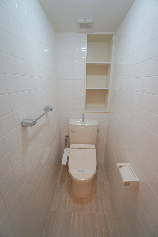 ＪＲ中央線 荻窪駅 徒歩3分 8階建 築26年のトイレ写真