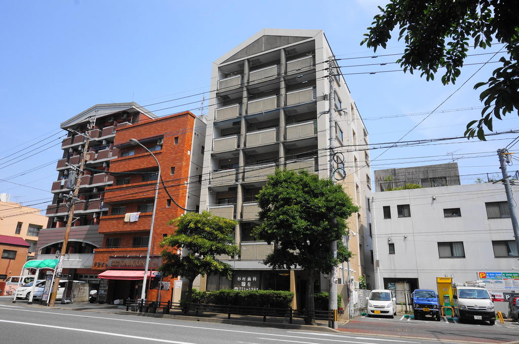 建物外観　7階建てオートロックマンション