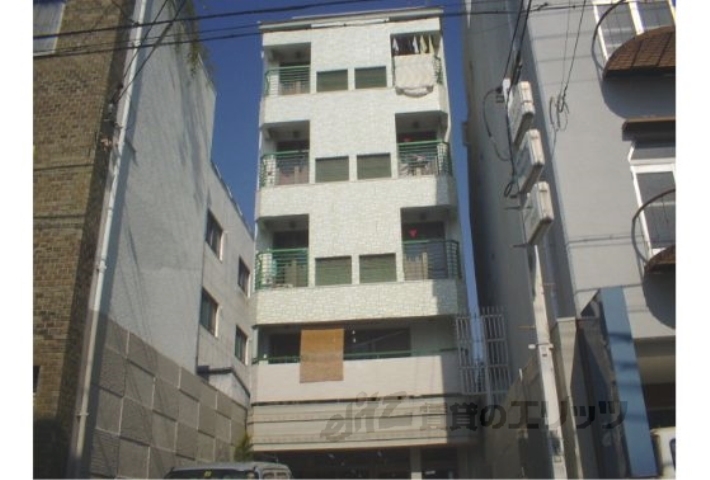 京都市上京区妙蓮寺前町のマンションの建物外観