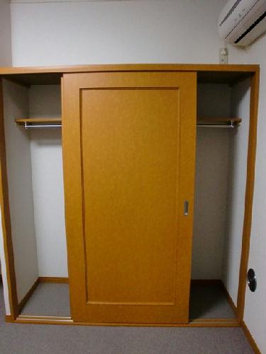 収納　衣類がたくさん掛けられます