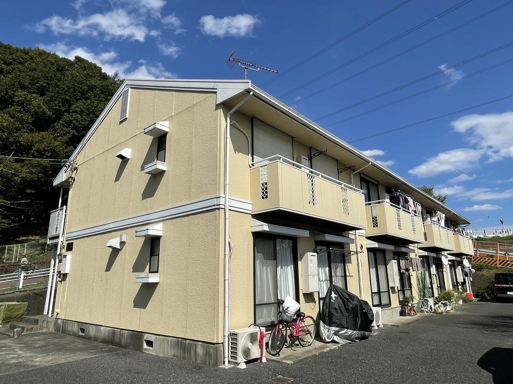 サンヒルズ有山の建物外観