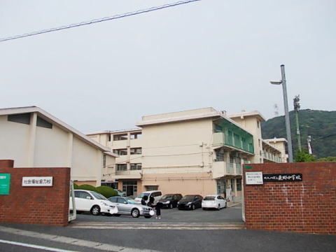 【北九州市門司区白野江のアパートの中学校】