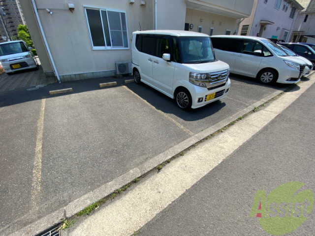 【ストローク桂の駐車場】