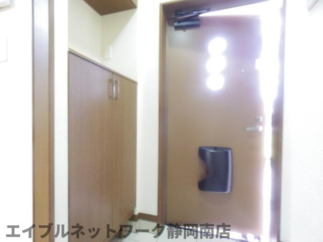 玄関　収納もある玄関です