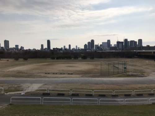 【大阪市東淀川区東中島のマンションの公園】