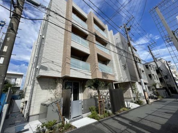 【藤沢市片瀬海岸のマンションの建物外観】