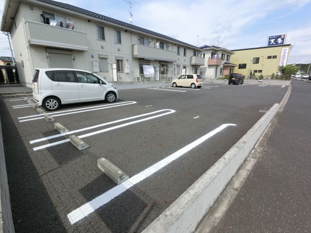 【印西市木下南のアパートの駐車場】