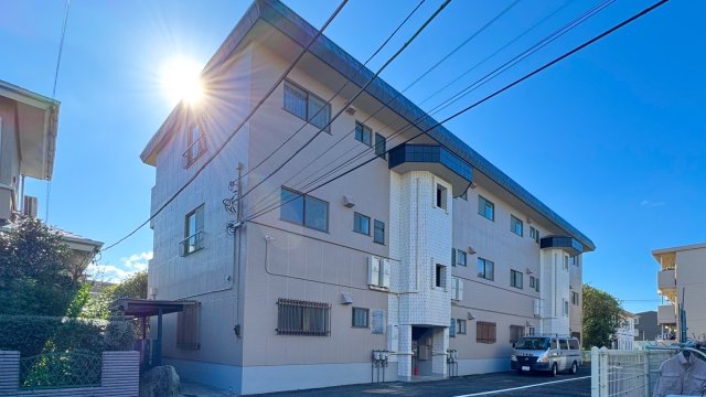 【吉田ハイツの建物外観】