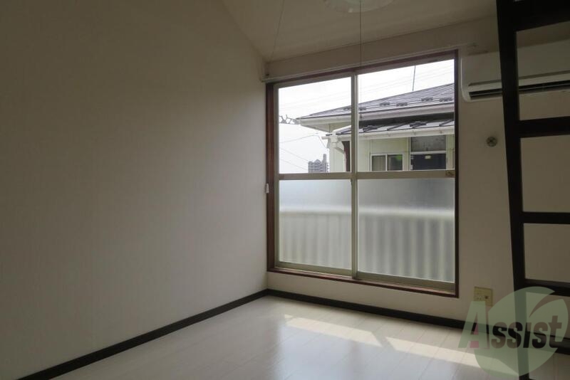 居室・リビング　ロフト付きでこの部屋も広々使うことができますよ～