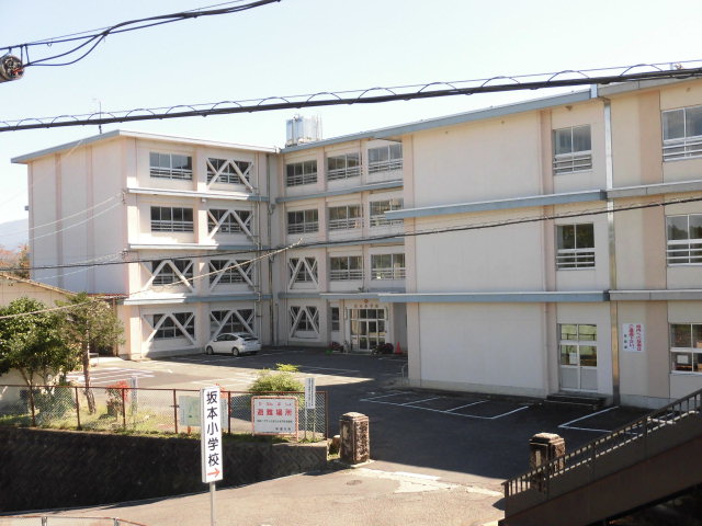 【アルトラマンション茄子川　Ｂ棟の小学校】