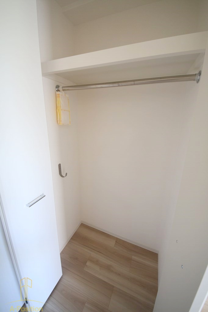 収納　セレニテ難波リアン