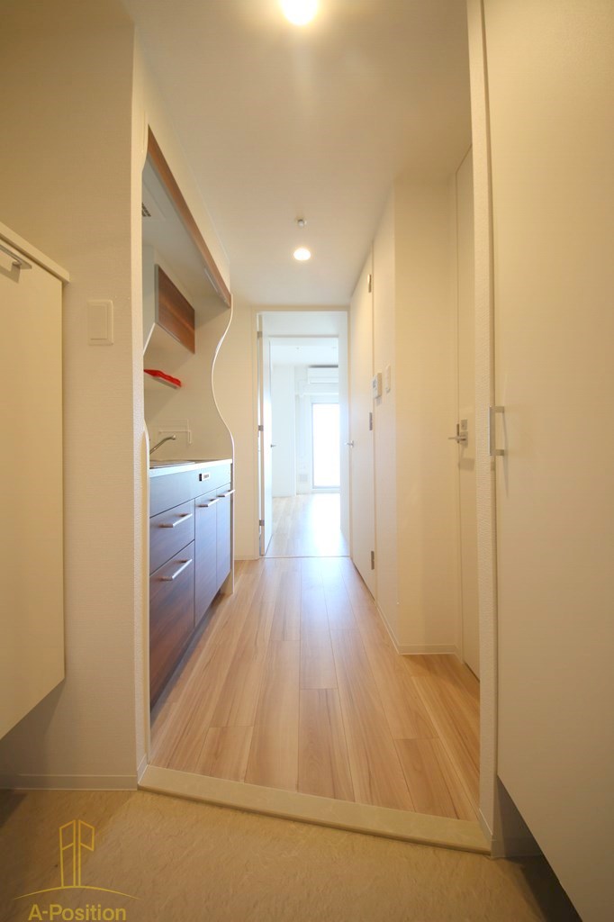 玄関　セレニテ難波リアン