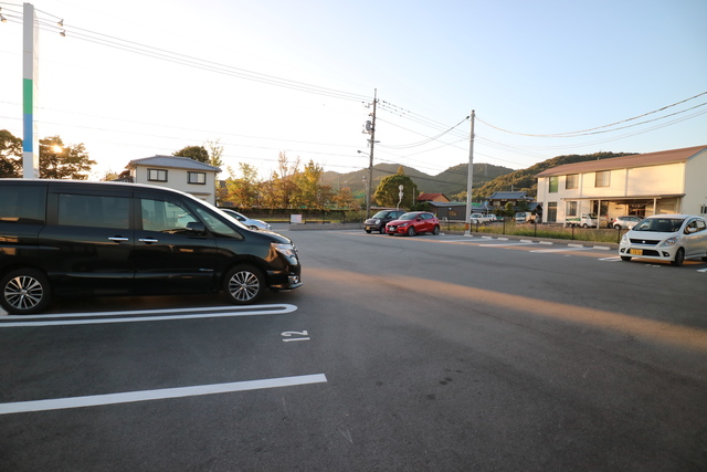 【浅口市金光町占見新田のアパートの駐車場】