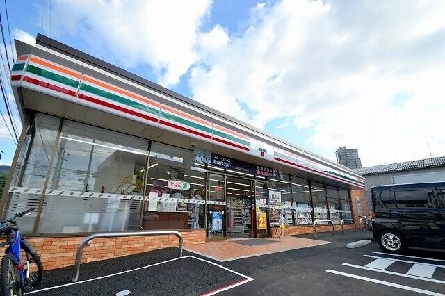 【広島市安佐南区緑井のマンションのコンビニ】