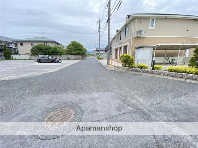 コンビニ　ファミリーマート（コンビニ）まで231m