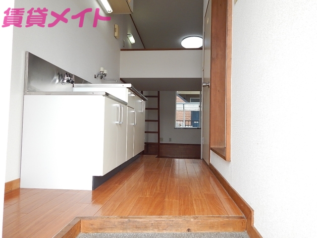 玄関　同建物別部屋の写真です。