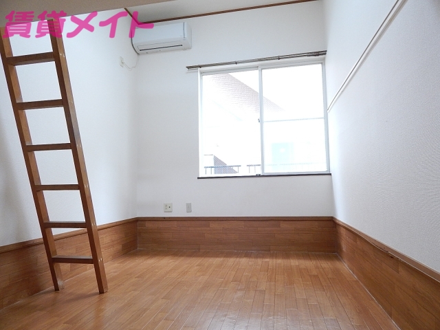 居室・リビング　同建物別部屋の写真です。