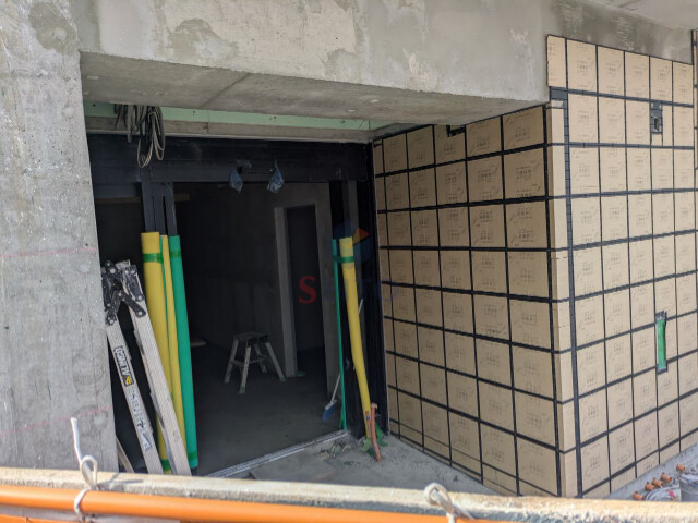 【豊中市本町のマンションのエントランス】