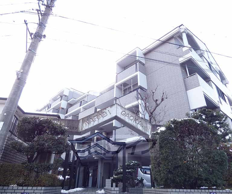 京都市右京区常盤山下町のマンションの建物外観