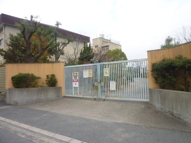 【東大阪市長田西のマンションの小学校】