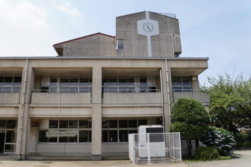 【守谷市御所ケ丘のアパートの中学校】