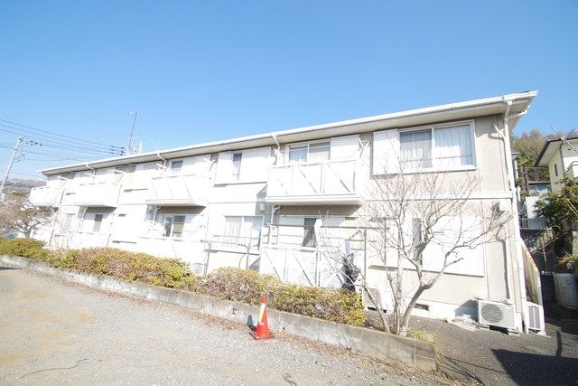 【町田市野津田町のアパートの建物外観】