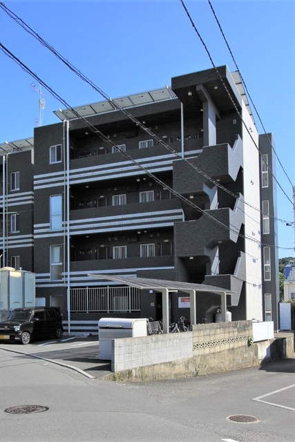 松山市清水町のマンションの建物外観