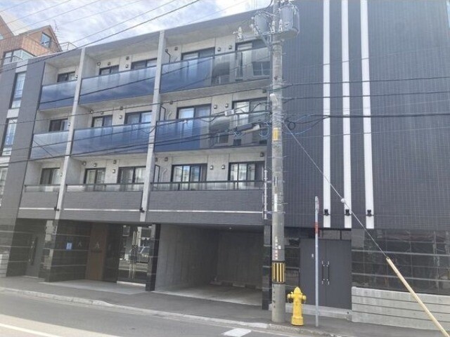 札幌市中央区南十七条西のマンションの建物外観